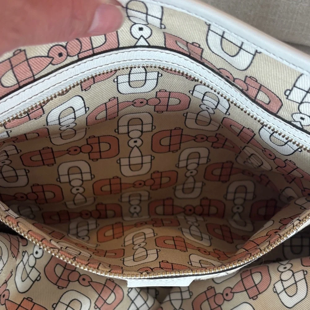 Gucci Beige and White Tote Bag with Starfish Charm EUC! - Picture 7 of 14